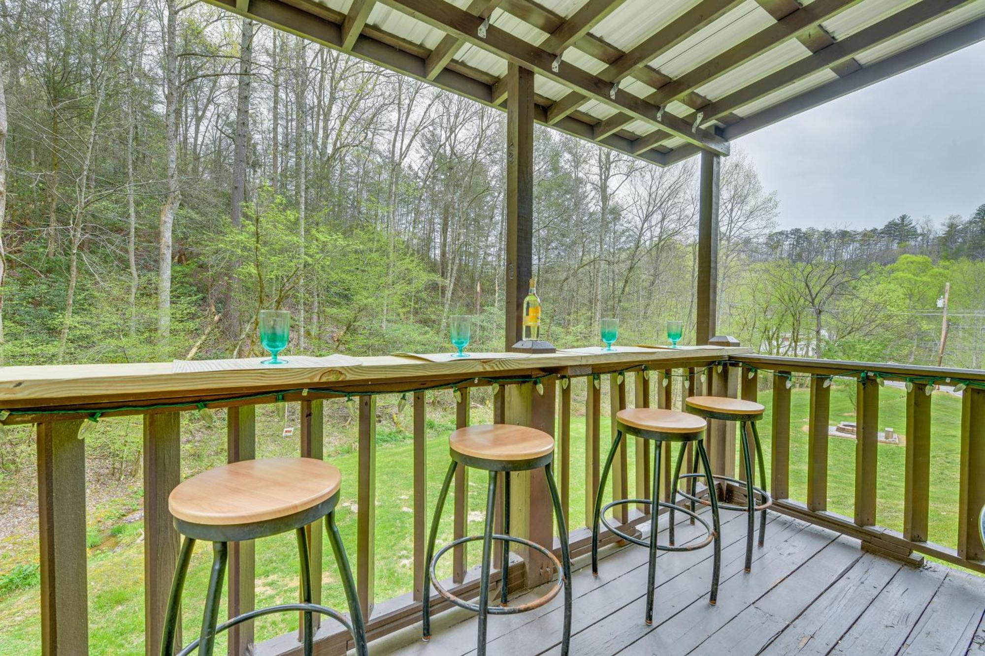 Smoky Mountain Cozy Cove Cabin Deck And Fire Pit! Cosby Eksteriør billede