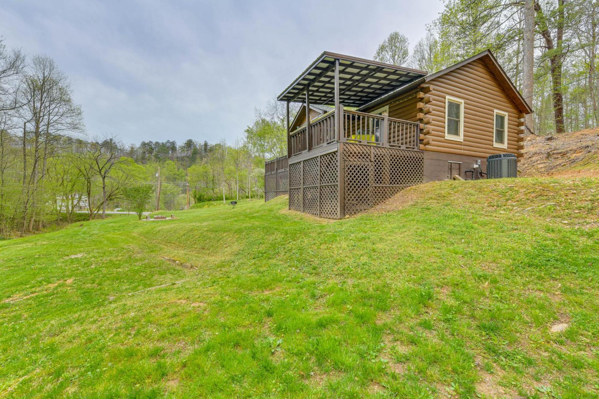 Smoky Mountain Cozy Cove Cabin Deck And Fire Pit! Cosby Eksteriør billede